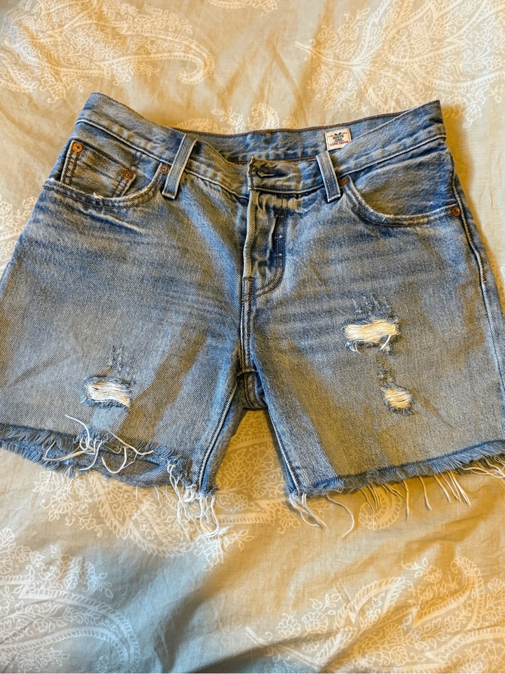 Levis 501 CT Cutoff Denim Shorts White Oak Cone Denim Distressed Raw Hem size 30
